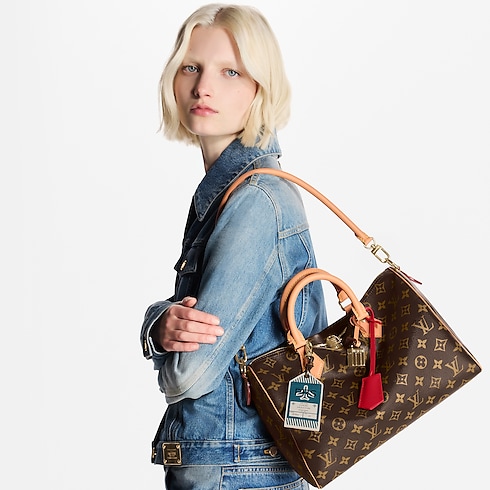 กระเป๋ารุ่น Speedy Soft 30 Crafty Monogram in ผู้หญิง's กระเป๋าถือ กระเป๋าถือสำหรับผู้หญิง collections by Louis Vuitton (การย่อ/ขยายผลิตภัณฑ์)