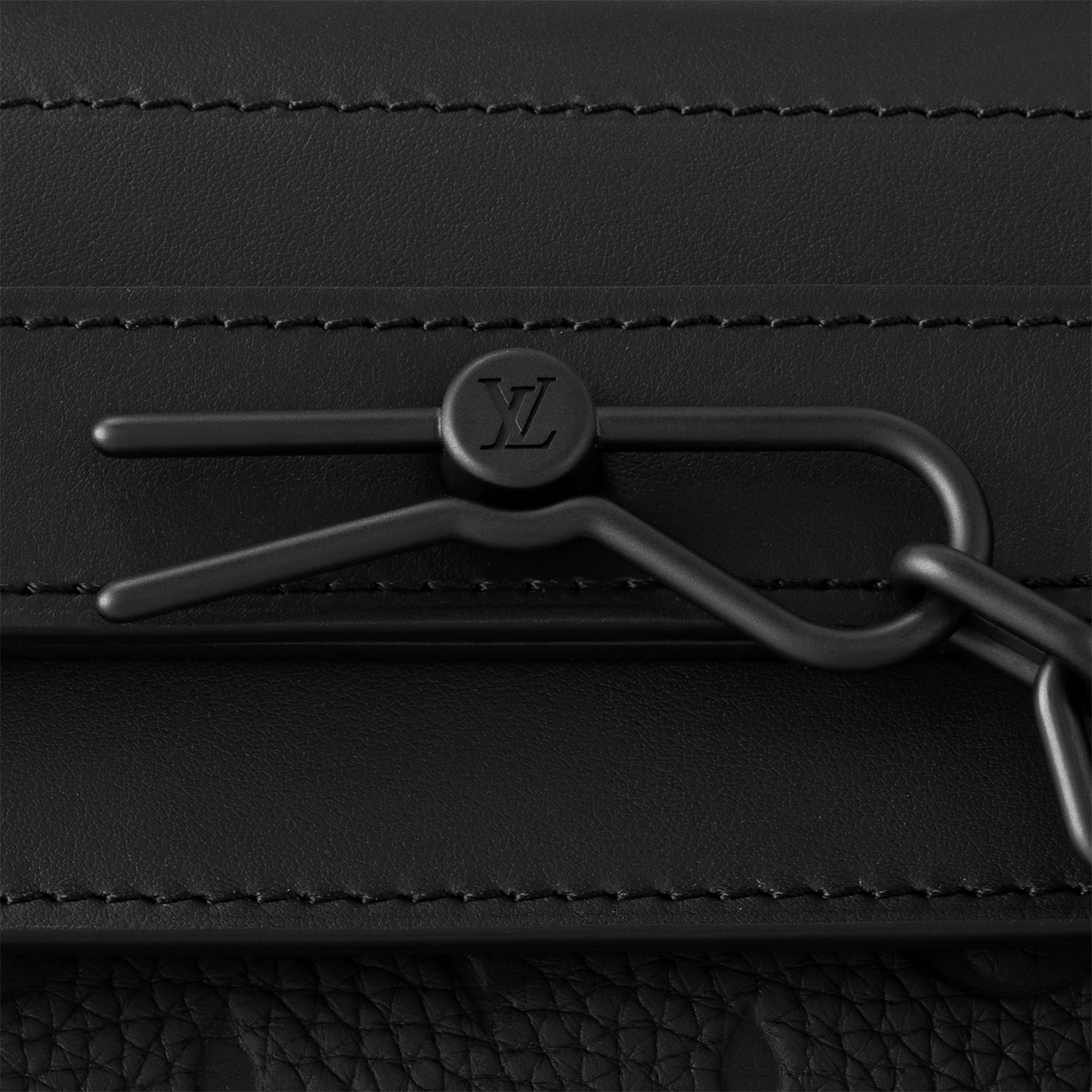 กระเป๋ารุ่น Steamer PM หนัง Taurillon ลาย Monogram  in ผู้ชาย