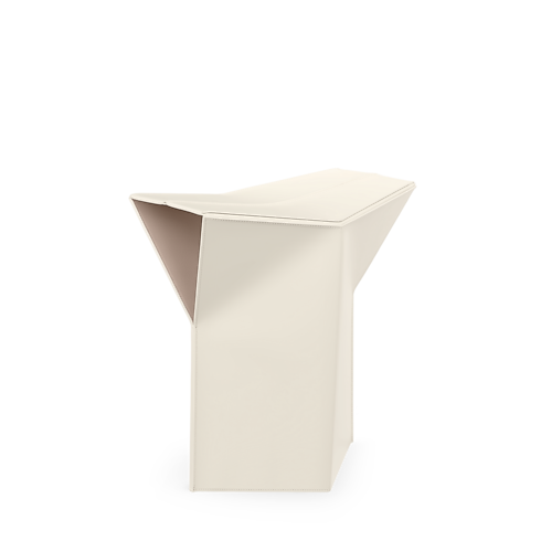 Stool By Atelier Oï in ทรังก์ การเดินทาง และ บ้าน's บ้านและศิลปะการไดนิ่ง เฟอร์นิเจอร์ collections by Louis Vuitton (การย่อ/ขยายผลิตภัณฑ์)