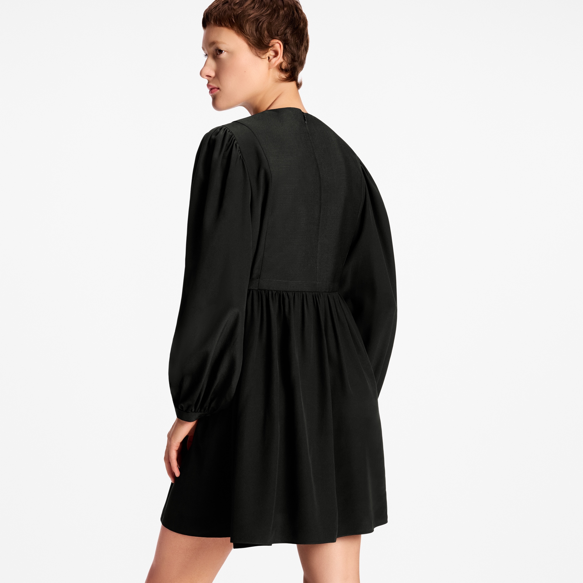 เดรสแขนยาวคอเสื้อประดับหมุด  in ผู้หญิง