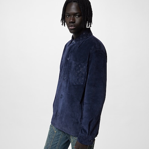 เสื้อโอเวอร์เชิ้ตหนังกลับ in ผู้ชาย's เสื้อผ้า เสื้อโค้ทกันหนาวสำหรับผู้ชาย collections by Louis Vuitton (การย่อ/ขยายผลิตภัณฑ์)