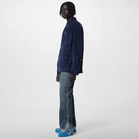 เสื้อโอเวอร์เชิ้ตหนังกลับ in ผู้ชาย's เสื้อผ้า เสื้อโค้ทกันหนาวสำหรับผู้ชาย collections by Louis Vuitton (การย่อ/ขยายผลิตภัณฑ์)