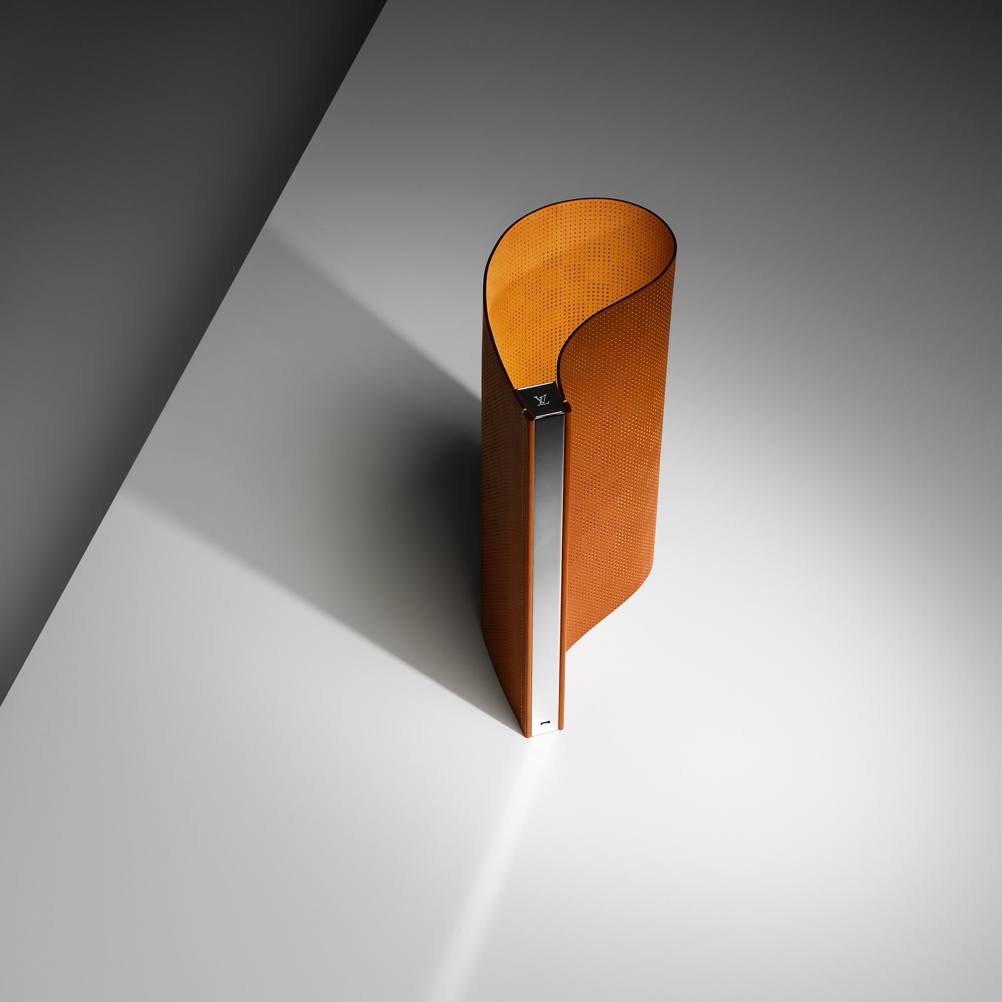 Surface Lamp By Nendo  in ทรังก์ การเดินทาง และ บ้าน
