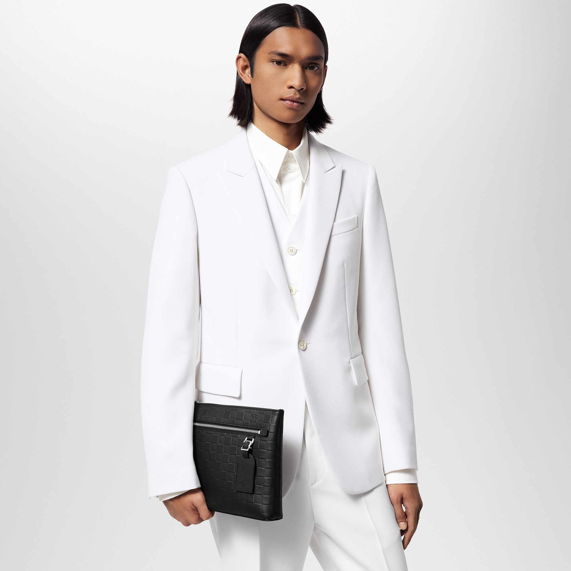 กระเป๋ารุ่น Takeoff Pouch หนัง Damier Infini in ของขวัญและการสร้างสรรค์ผลงานของคุณ