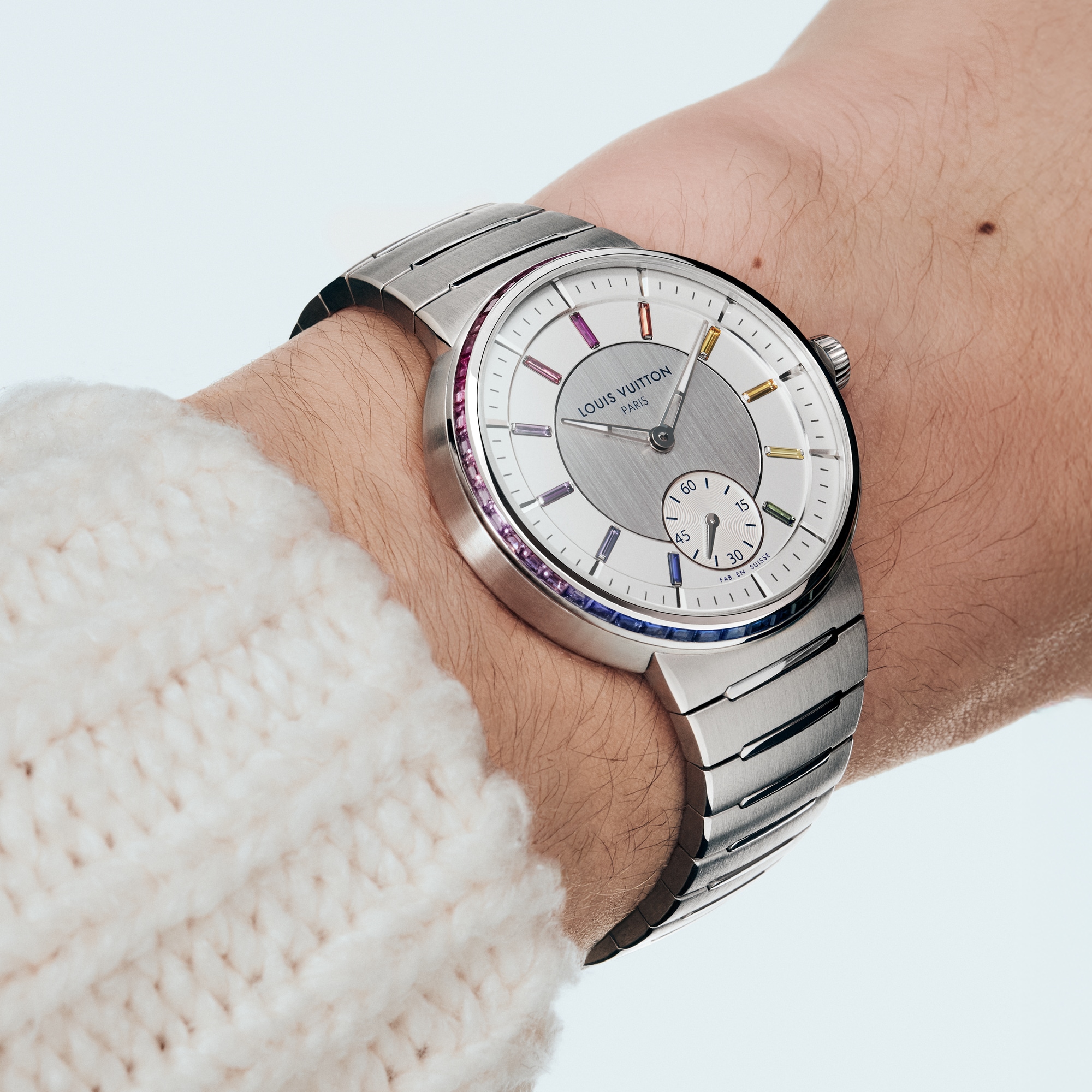 นาฬิการุ่น Tambour ระบบอัตโนมัติ 40 มม. แพลทินัม แซฟไฟร์ และทับทิม  in นาฬิกา