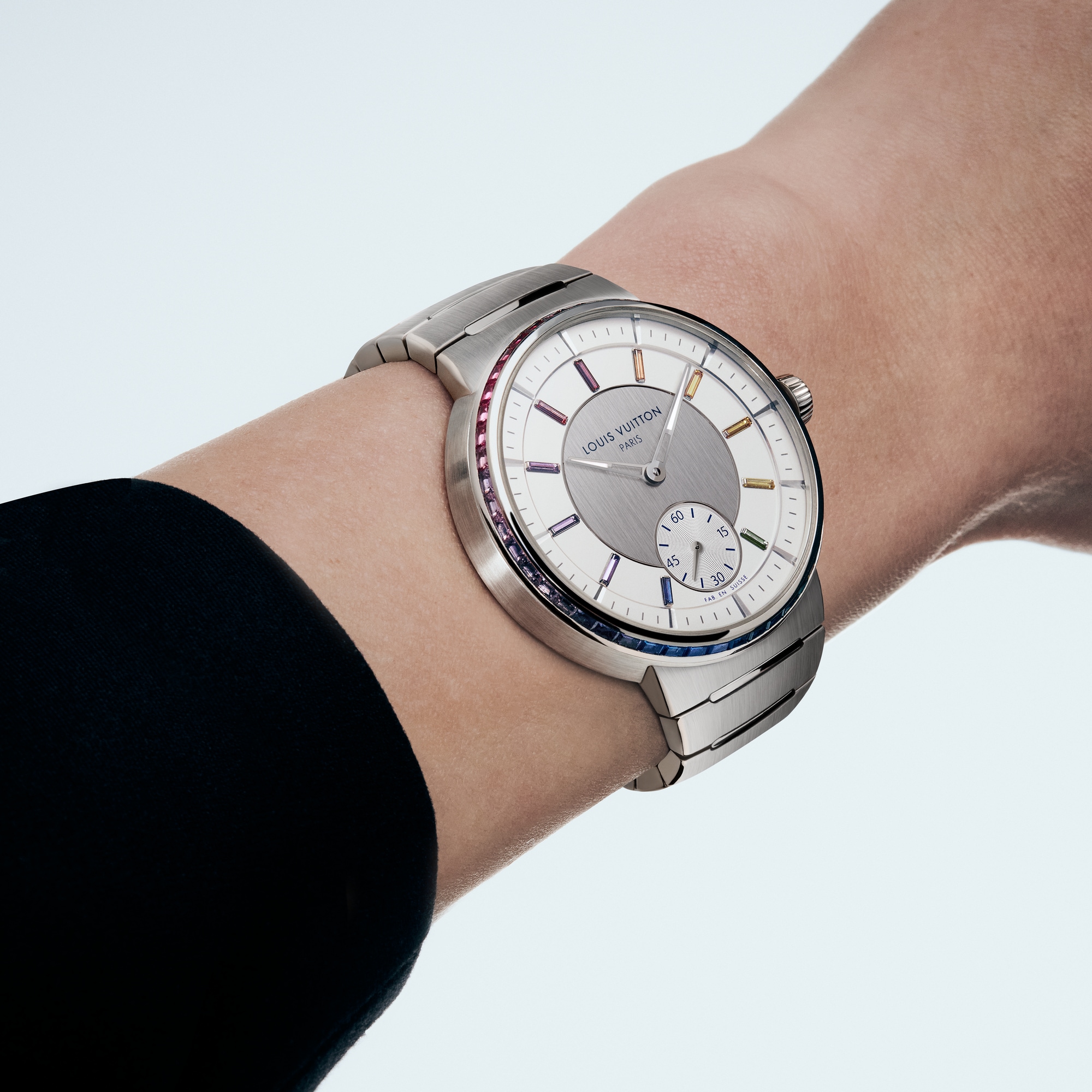 นาฬิการุ่น Tambour ระบบอัตโนมัติ 40 มม. แพลทินัม แซฟไฟร์ และทับทิม  in นาฬิกา