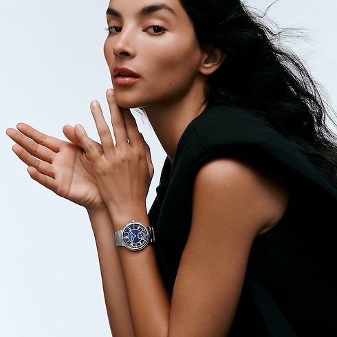 นาฬิการุ่น Tambour ระบบอัตโนมัติ 40 มม. โลหะ in นาฬิกา's นาฬิกาข้อมือแบรนด์หรู } collections by Louis Vuitton (การย่อ/ขยายผลิตภัณฑ์)