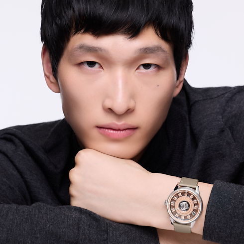 นาฬิการุ่น Tambour Spin Time Air Flying Tourbillon ระบบอัตโนมัติ 42.5 มม. แพลทินัม in นาฬิกา's คอลเลกชันทั้งหมด } collections by Louis Vuitton (การย่อ/ขยายผลิตภัณฑ์)