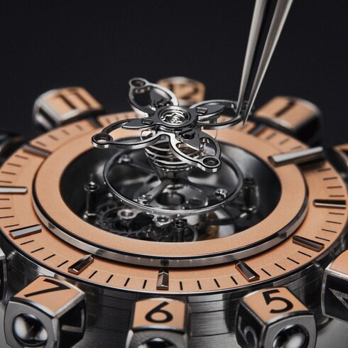 นาฬิการุ่น Tambour Spin Time Air Flying Tourbillon ระบบอัตโนมัติ 42.5 มม. แพลทินัม in นาฬิกา's คอลเลกชันทั้งหมด } collections by Louis Vuitton