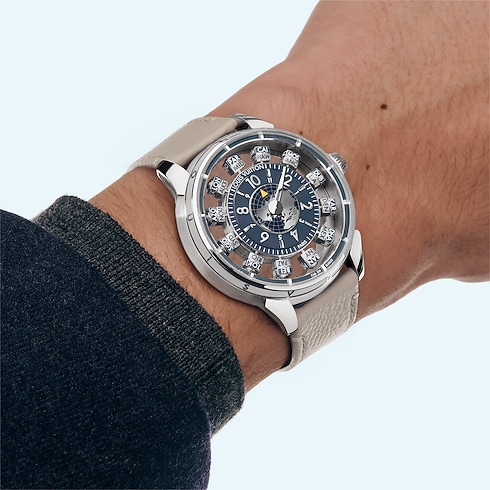 นาฬิการุ่น Tambour Taiko Spin Time Air Antipode ระบบอัตโนมัติ 42.5 มม. ไวท์โกลด์ in นาฬิกา's นาฬิกาข้อมือแบรนด์หรู } collections by Louis Vuitton (การย่อ/ขยายผลิตภัณฑ์)