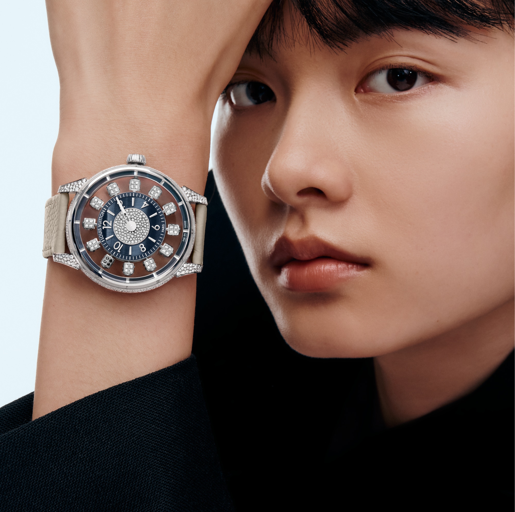 นาฬิการุ่น Tambour Taiko Spin Time Air ระบบอัตโนมัติ 42.5 มม. ไวท์โกลด์ Hawk’s eye และเพชร  in นาฬิกา
