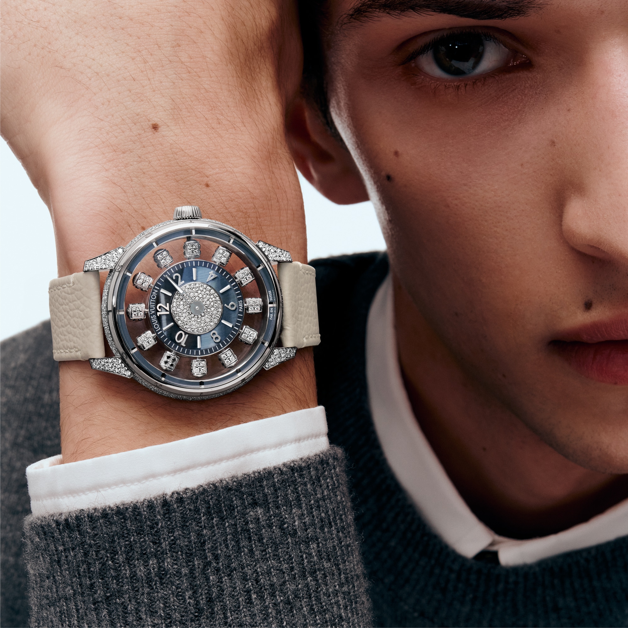 นาฬิการุ่น Tambour Taiko Spin Time Air ระบบอัตโนมัติ 42.5 มม. ไวท์โกลด์ Hawk’s eye และเพชร  in นาฬิกา