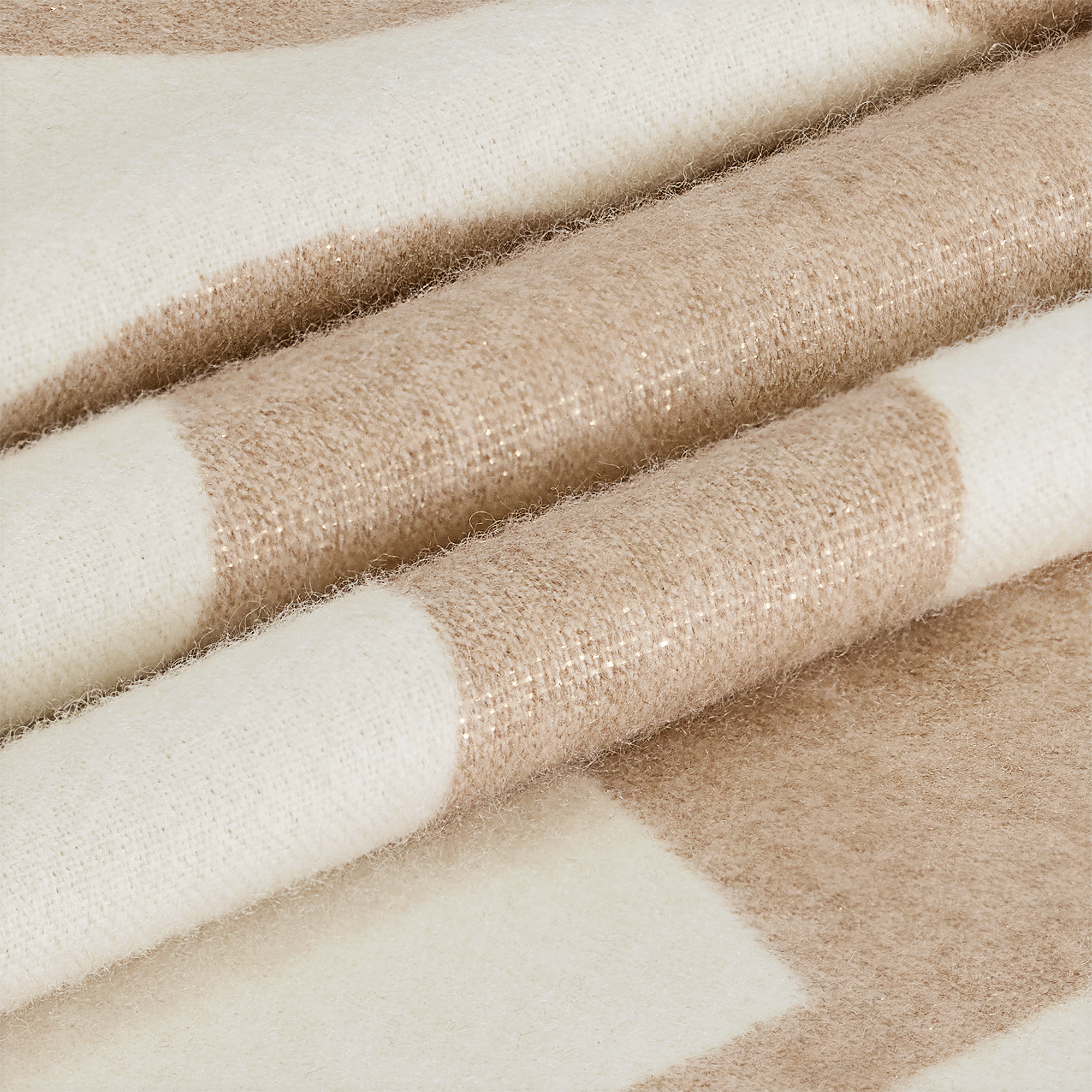 ผ้าพันคอรุ่น The Ultimate Shine . in ผู้หญิง