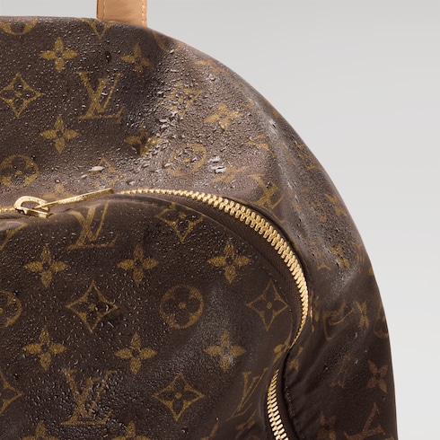 กระเป๋าสะพายหลังรุ่น Track MM G76 in ผู้ชาย's กระเป๋า กระเป๋าสำหรับผู้ชาย collections by Louis Vuitton