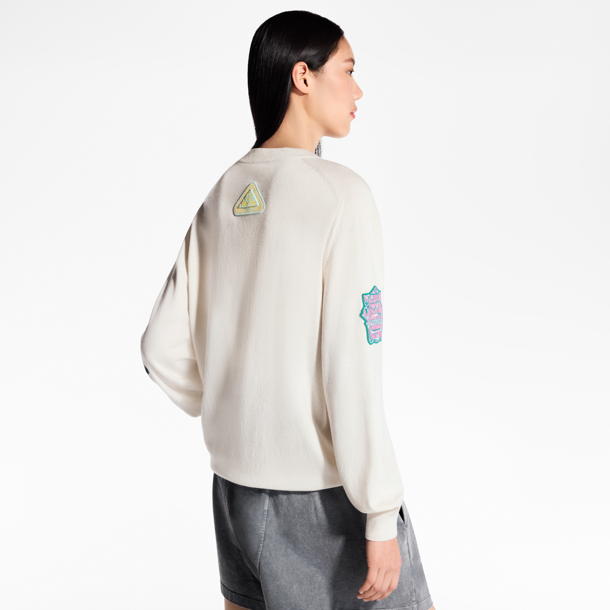เสื้อพูลโอเวอร์แคชเมียร์ลาย Travel Patch  in ผู้หญิง