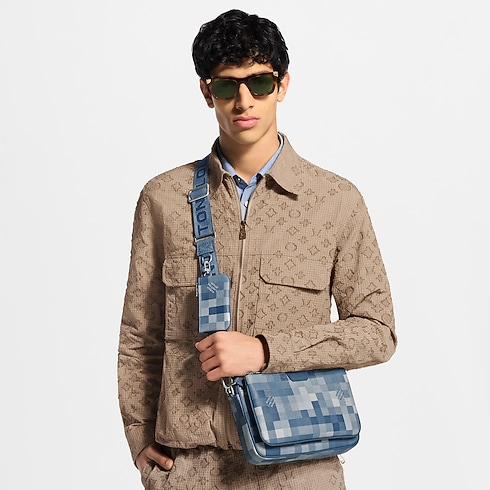 กระเป๋าแมสเซนเจอร์รุ่น Trio D16 in ผู้ชาย's กระเป๋า กระเป๋าสำหรับผู้ชาย collections by Louis Vuitton (การย่อ/ขยายผลิตภัณฑ์)
