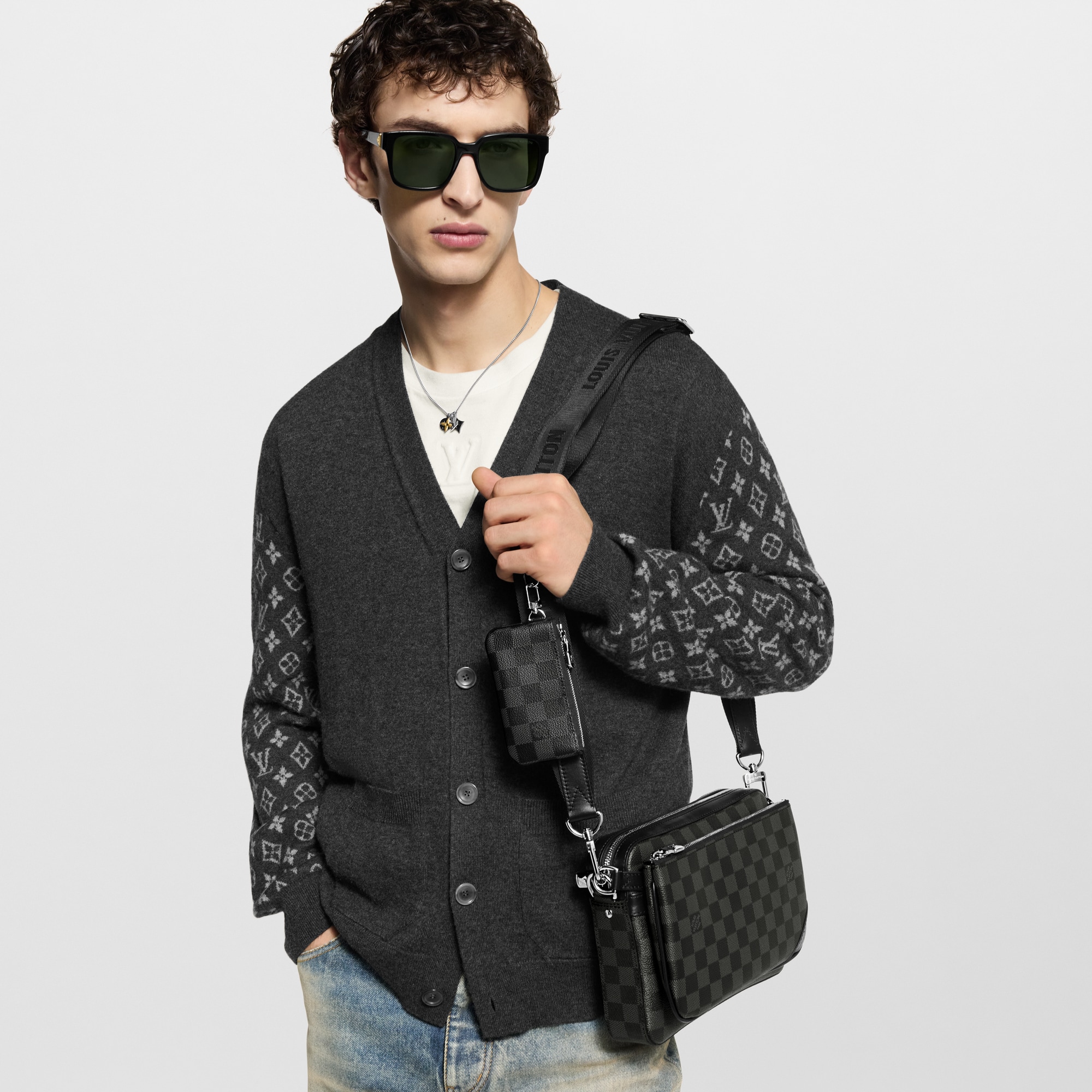 กระเป๋าแมสเซนเจอร์รุ่น Trio Damier Graphite in ผู้ชาย