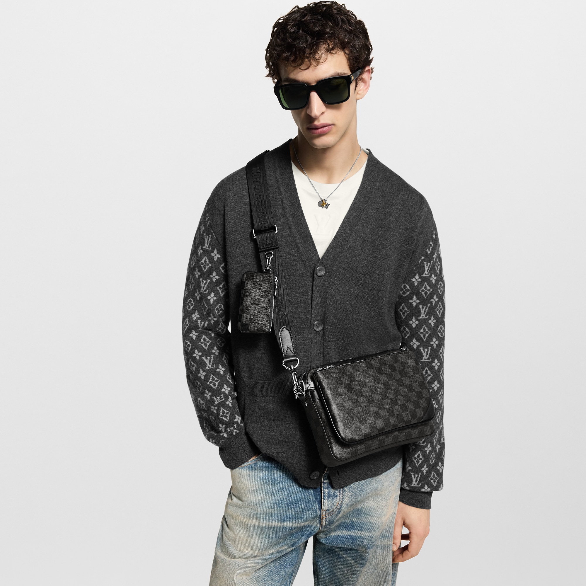 กระเป๋าแมสเซนเจอร์รุ่น Trio Damier Graphite in ผู้ชาย