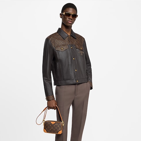 กระเป๋าสตางค์แบบสะพายรุ่น Trocadéro G69 in ผู้ชาย's กระเป๋าสตางค์และผลิตภัณฑ์เครื่องหนังขนาดเล็ก กระเป๋ามินิ collections by Louis Vuitton (การย่อ/ขยายผลิตภัณฑ์)