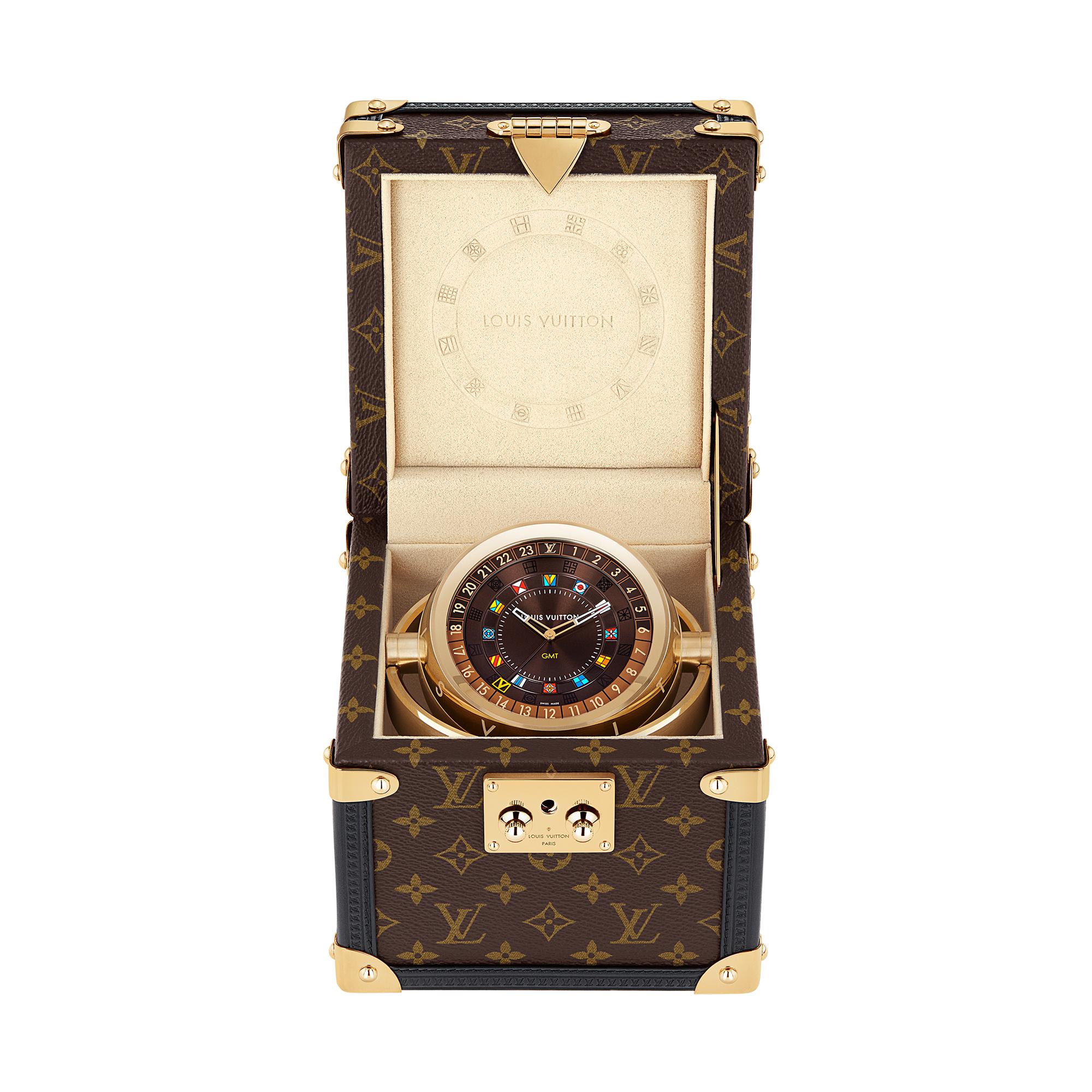 นาฬิกาตั้งโต๊ะรุ่น Trunk ระบบควอตซ์ 80 มม. โลหะและ Monogram  in นาฬิกา