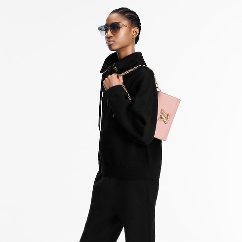 กระเป๋ารุ่น Twist West หนังประเภทอื่น in กระเป๋าและผลิตภัณฑ์เครื่องหนังขนาดเล็ก's สำหรับผู้หญิง ไอคอนิก collections by Louis Vuitton (การย่อ/ขยายผลิตภัณฑ์)