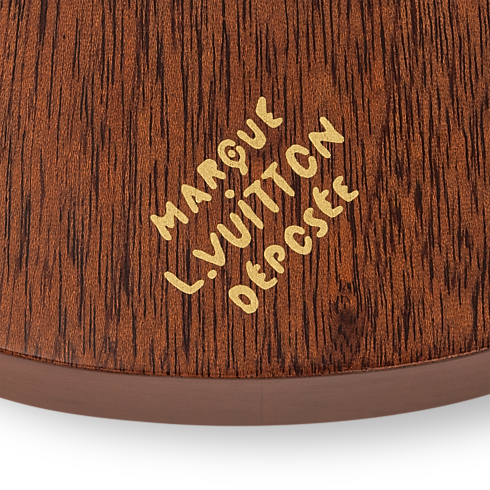 อูคูเลเล่ in ทรังก์ การเดินทาง และ บ้าน's กีฬาและไลฟสไตล์ ไลฟสไตล์และตุ๊กตาน้องวิเวียน collections by Louis Vuitton (การย่อ/ขยายผลิตภัณฑ์)