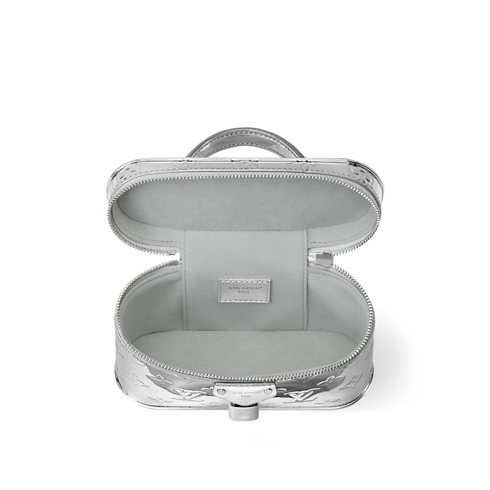 กระเป๋ารุ่น Vanity Chain Pouch Monogram แคนวาสประเภทอื่น in ผู้หญิง's กระเป๋าสตางค์และผลิตภัณฑ์เครื่องหนังขนาดเล็ก กระเป๋าสตางค์สะพายข้างสำหรับผู้หญิง collections by Louis Vuitton (การย่อ/ขยายผลิตภัณฑ์)