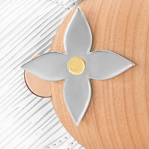 ตุ๊กตา Vivienne Bride . in ทรังก์ การเดินทาง และ บ้าน's กีฬาและไลฟสไตล์ ไลฟสไตล์และตุ๊กตาน้องวิเวียน collections by Louis Vuitton (การย่อ/ขยายผลิตภัณฑ์)