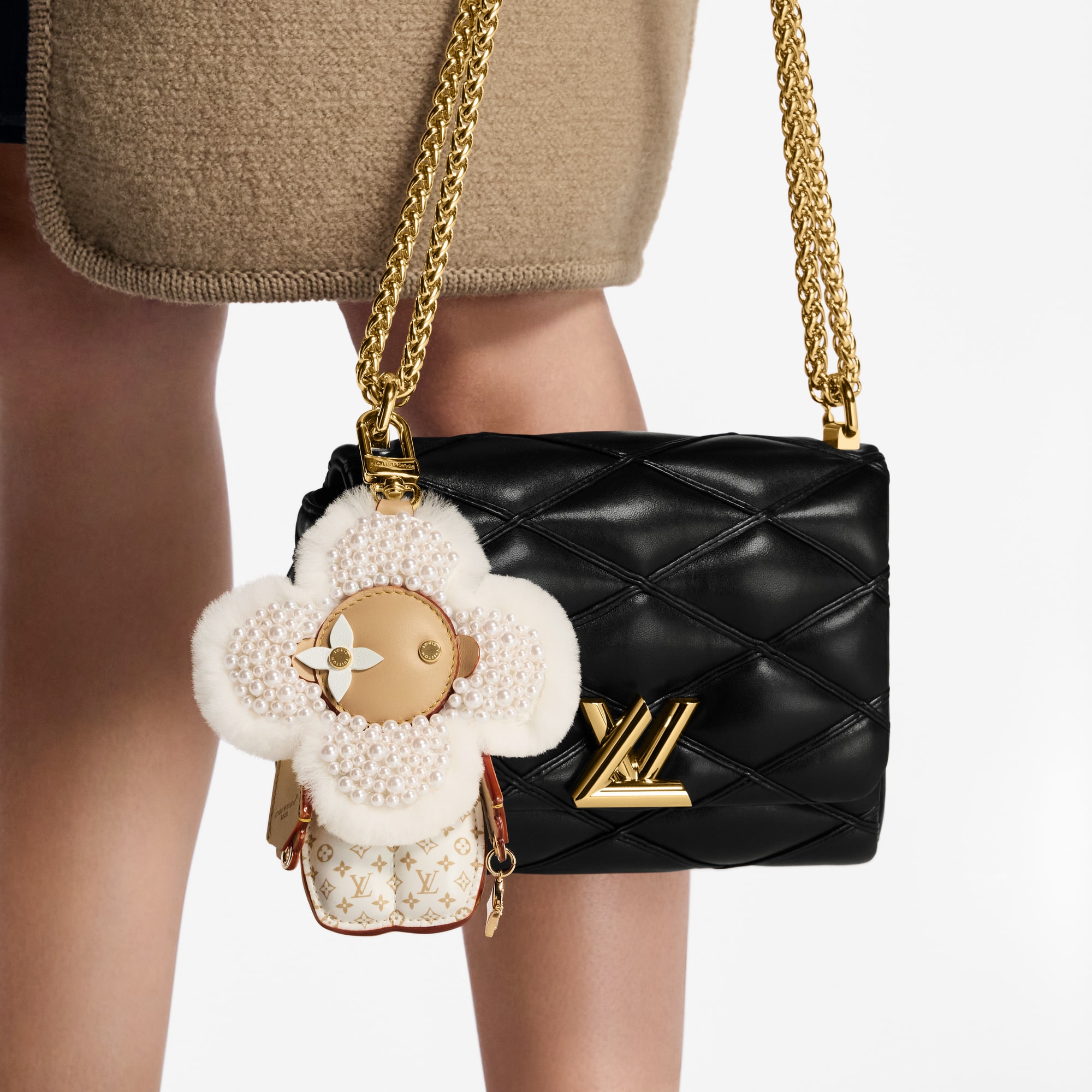 ชาร์มห้อยกระเป๋ารุ่น Vivienne Fashionista . in ผู้หญิง