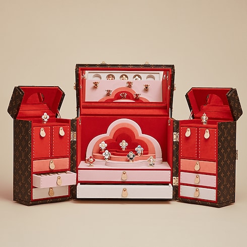 จี้ Vivienne Royal เยลโลว์โกลด์ ไวท์โกลด์ แลคเกอร์ และเพชร in จิวเวลรี่'s หมวดหมู่ ไฟน์จิวเวลรี่ทั้งหมด collections by Louis Vuitton (การย่อ/ขยายผลิตภัณฑ์)