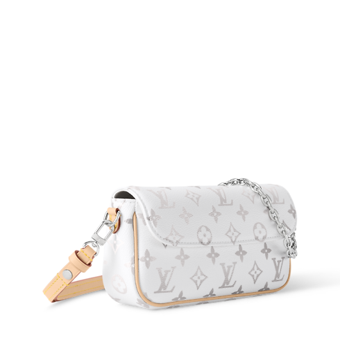 กระเป๋าสตางค์สายโซ่รุ่น Ivy Monogram แคนวาสประเภทอื่น in ผู้หญิง's กระเป๋าสตางค์และผลิตภัณฑ์เครื่องหนังขนาดเล็ก กระเป๋าขนาดเล็กและกระเป๋าสตางค์สะพายข้าง collections by Louis Vuitton (การย่อ/ขยายผลิตภัณฑ์)