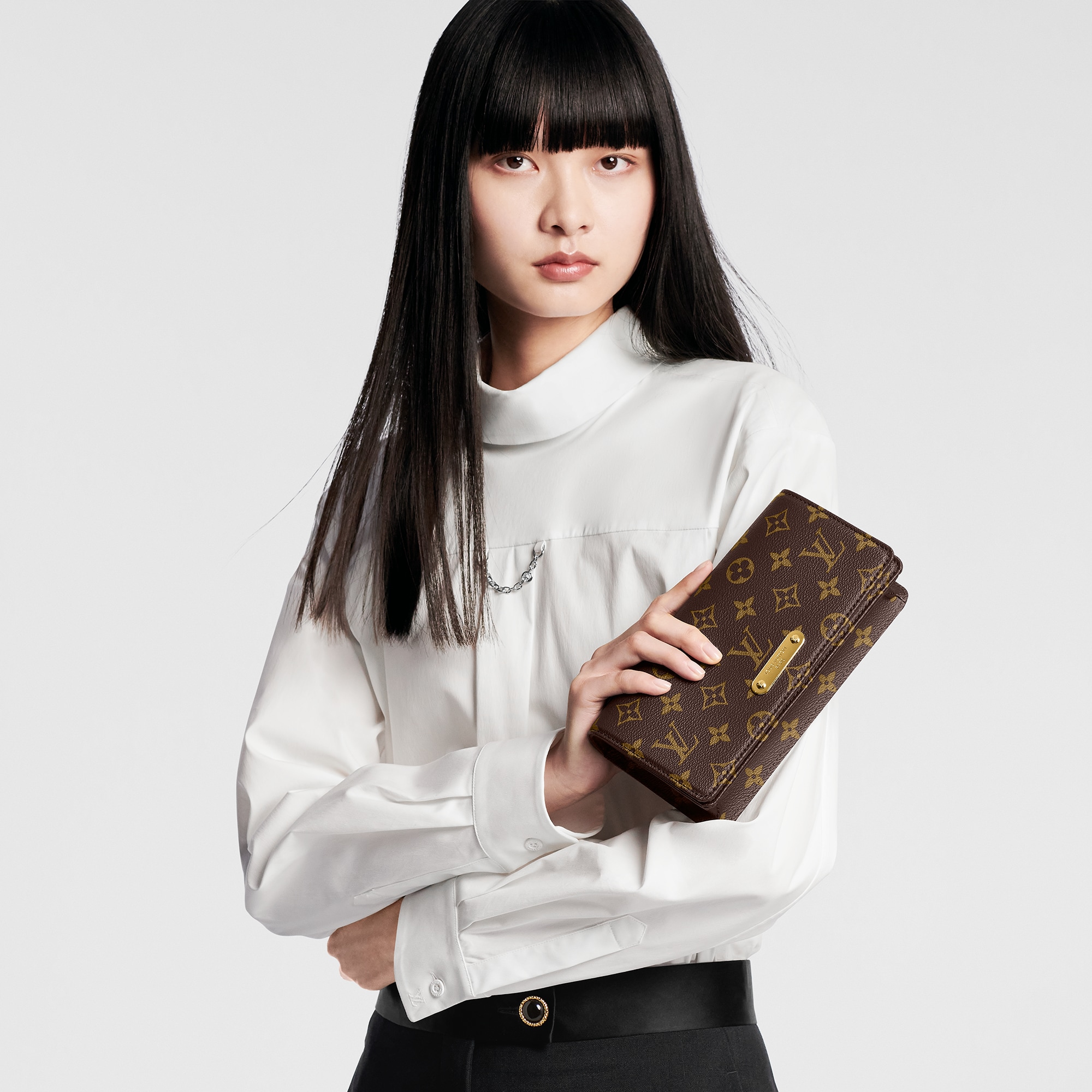กระเป๋าสตางค์สายโซ่รุ่น Lily Monogram in ผู้หญิง