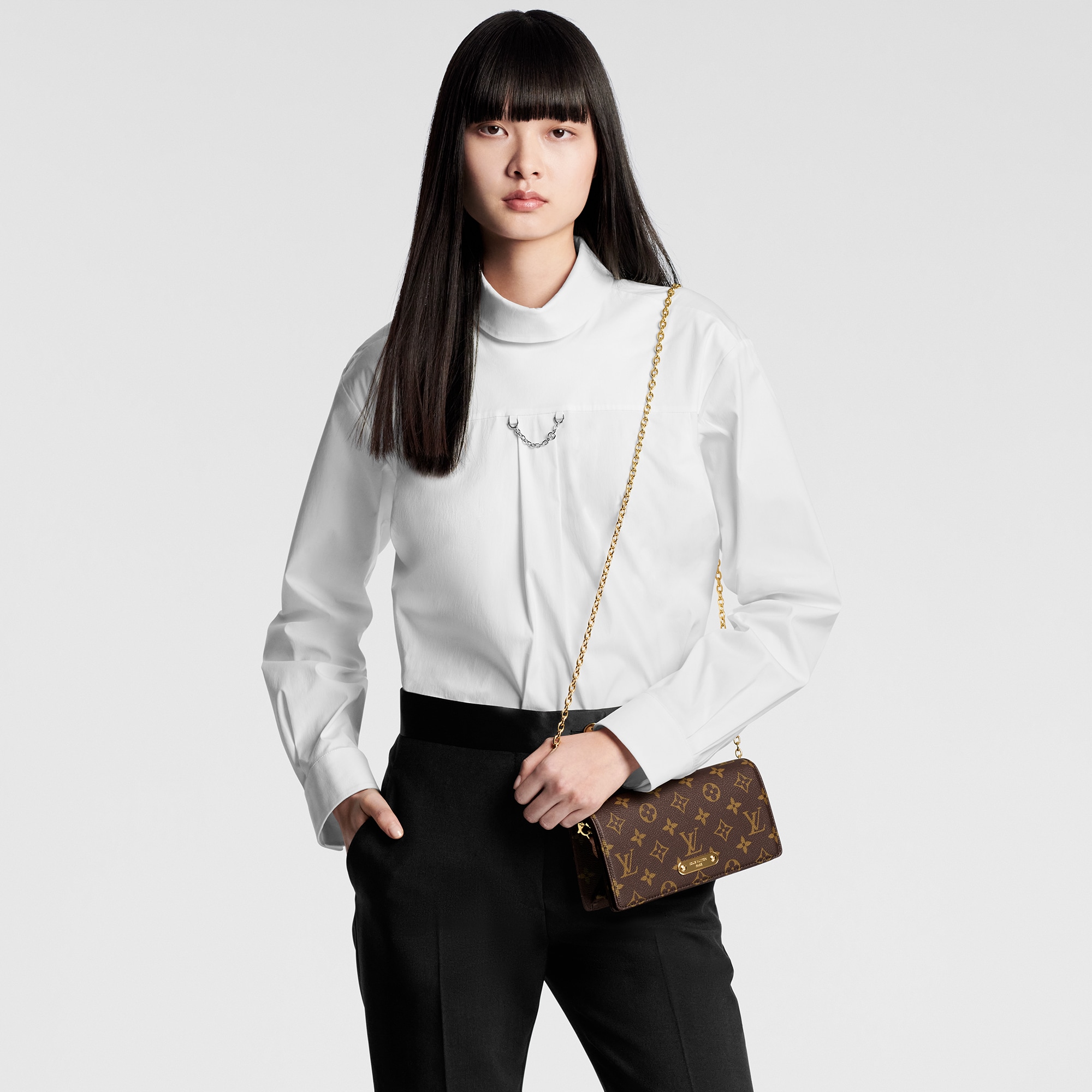 กระเป๋าสตางค์สายโซ่รุ่น Lily Monogram in ผู้หญิง