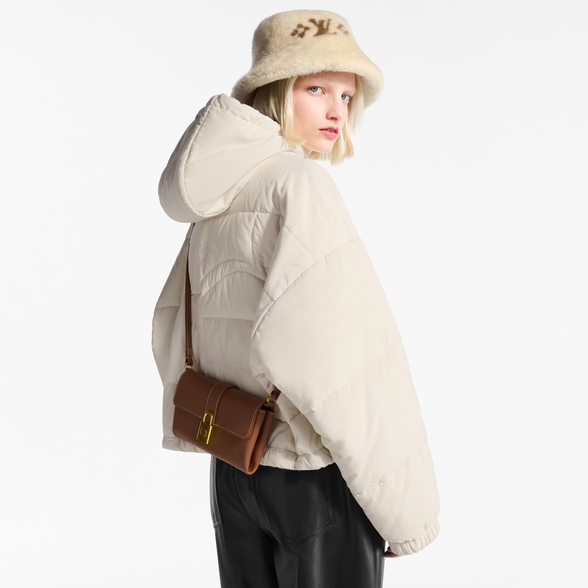 กระเป๋าสตางค์สายโซ่รุ่น Low Key Low Key in ผู้หญิง