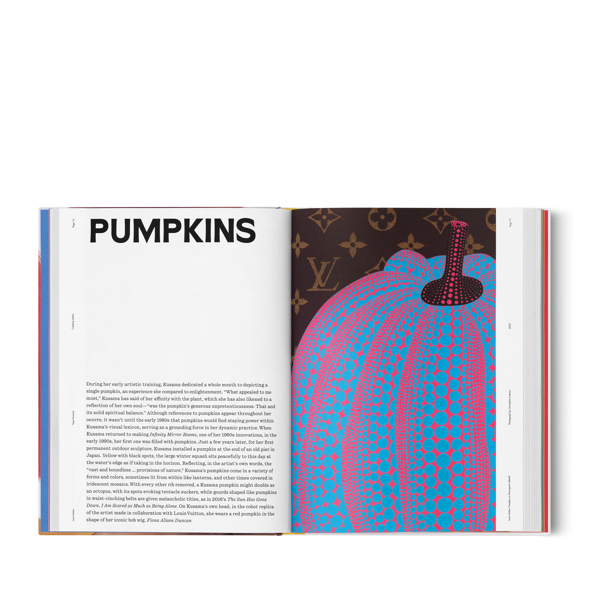 หนังสือ Yayoi Kusama x Louis Vuitton: Creating Infinity  in ทรังก์ การเดินทาง และ บ้าน